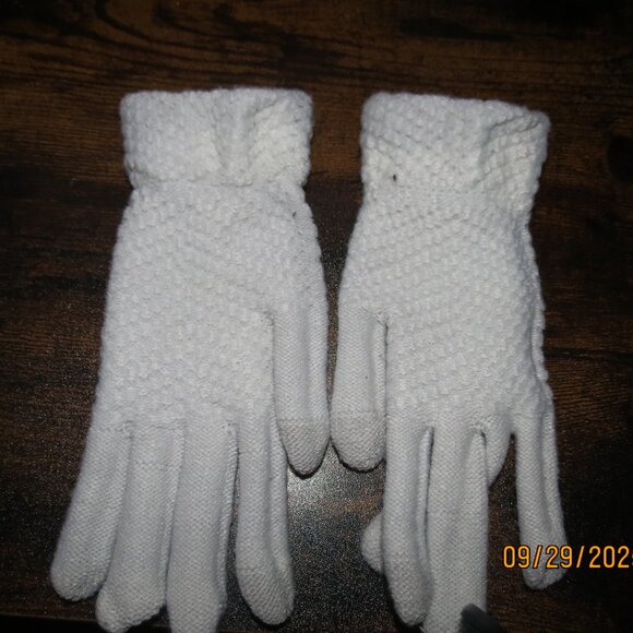 White Knit Gloves - Picture 2 of 2